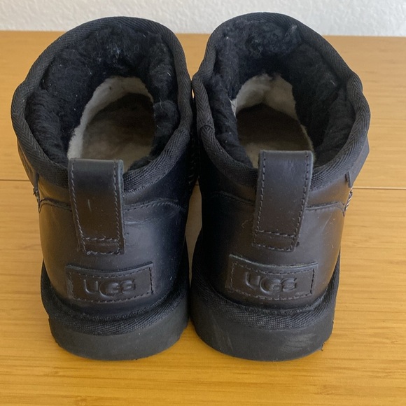 UGG ULTRA MINI LTHR REGEN Black Size 6 - Picture 7 of 10